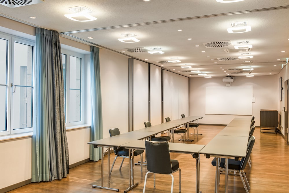 Hilton Cologne — Hotel building in Cologne, North Rhine-Westphalia