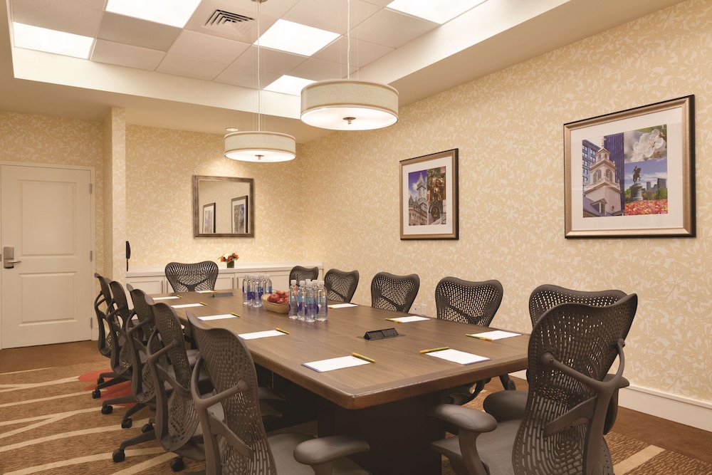 Hilton Garden Inn Boston Logan Airport — Hotel building in Boston, Massachusetts