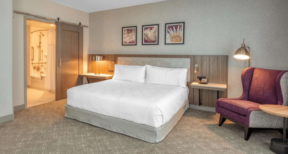 Hilton Garden Inn Boston Logan Airport — Hotel rooms in Boston, Massachusetts