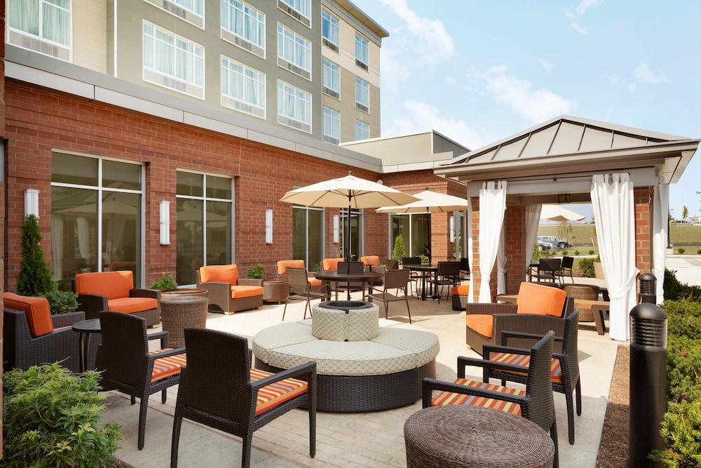 Hilton Garden Inn Boston Logan Airport — Hotel building in Boston, Massachusetts