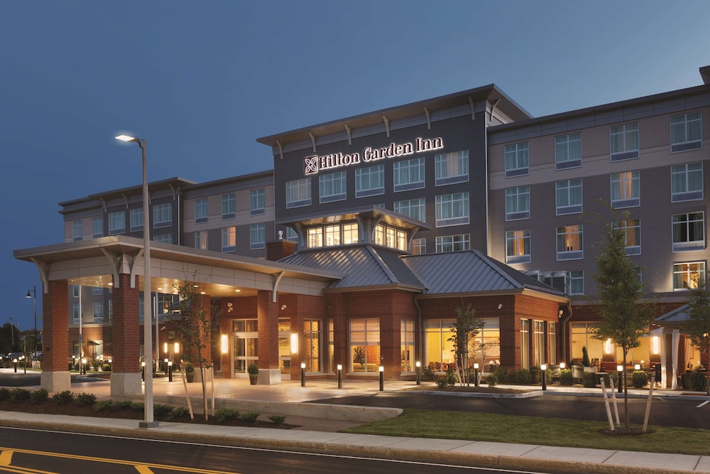 Hilton Garden Inn Boston Logan Airport — Main photo in Boston, Massachusetts