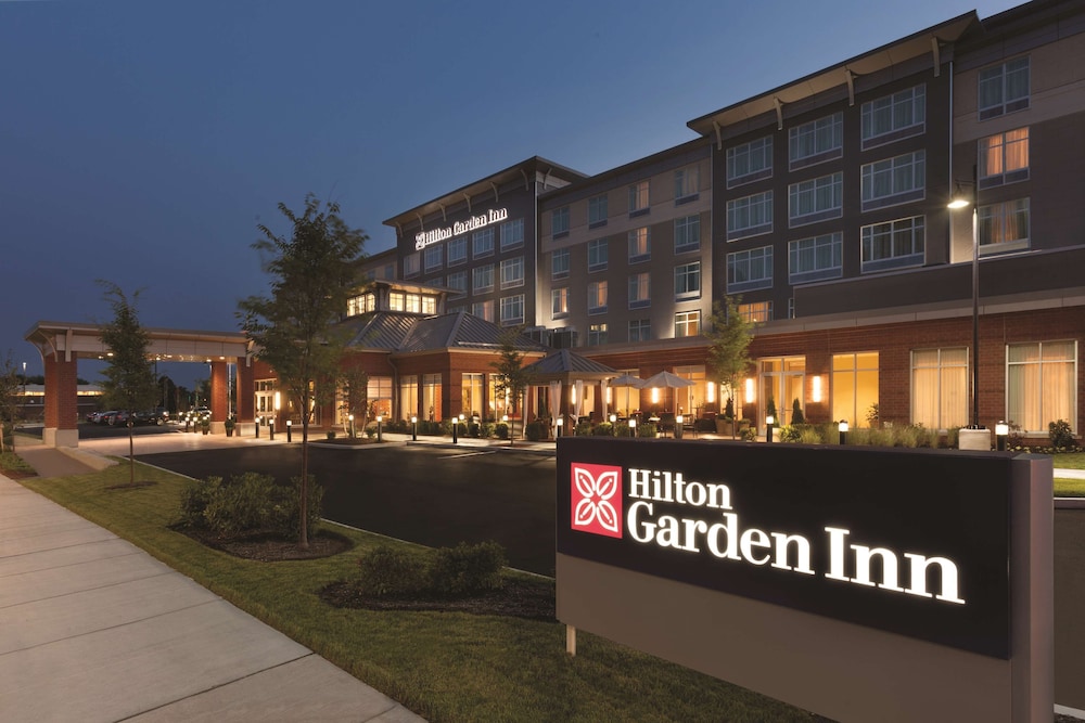 Hilton Garden Inn Boston Logan Airport — Hotel building in Boston, Massachusetts