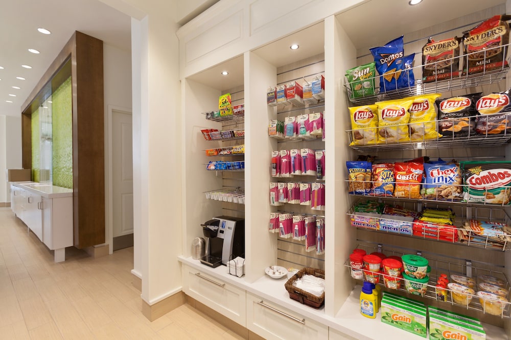 Hilton Garden Inn Boston Logan Airport — Hotel rooms in Boston, Massachusetts