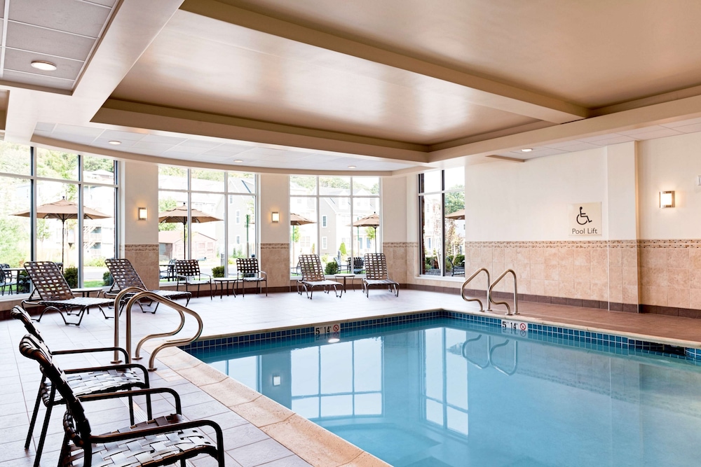 Hilton Garden Inn Boston Logan Airport — Swimming pool in Boston, Massachusetts