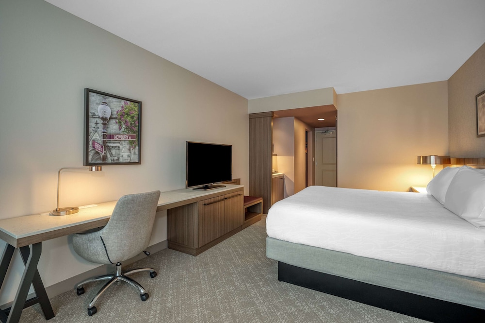 Hilton Garden Inn Boston Logan Airport — Hotel rooms in Boston, Massachusetts