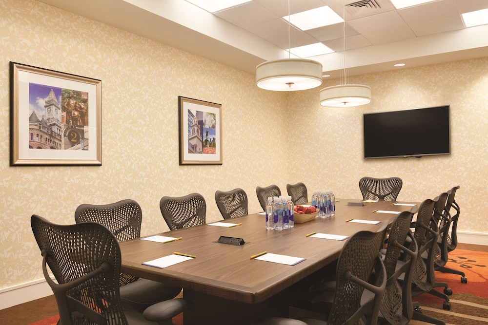 Hilton Garden Inn Boston Logan Airport — Hotel building in Boston, Massachusetts