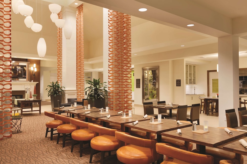 Hilton Garden Inn Boston Logan Airport — Restaurant & bars in Boston, Massachusetts