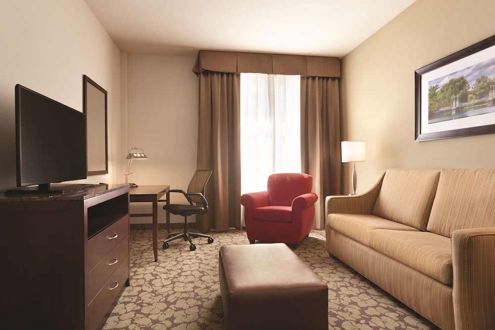 Hilton Garden Inn Boston Logan Airport — Hotel rooms in Boston, Massachusetts