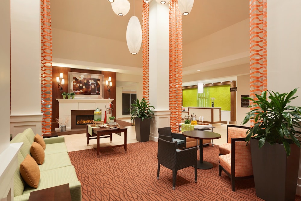 Hilton Garden Inn Boston Logan Airport — Restaurant & bars in Boston, Massachusetts