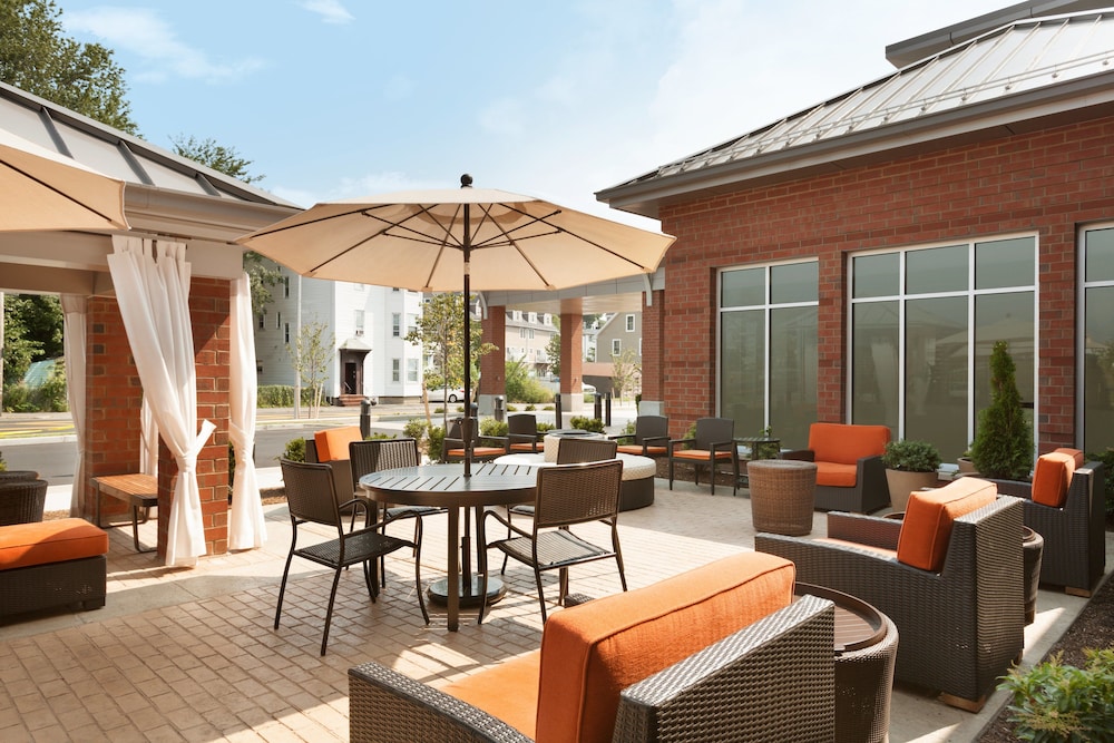 Hilton Garden Inn Boston Logan Airport — Hotel building in Boston, Massachusetts