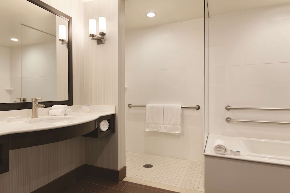 Hilton Garden Inn Boston Logan Airport — Hotel rooms in Boston, Massachusetts