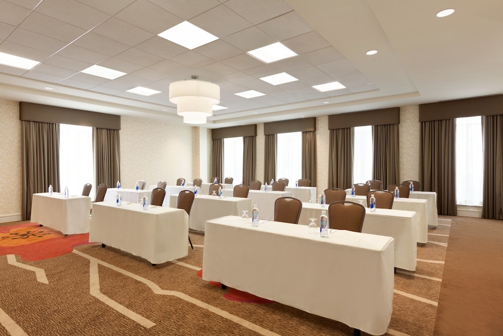 Hilton Garden Inn Boston Logan Airport — Hotel building in Boston, Massachusetts