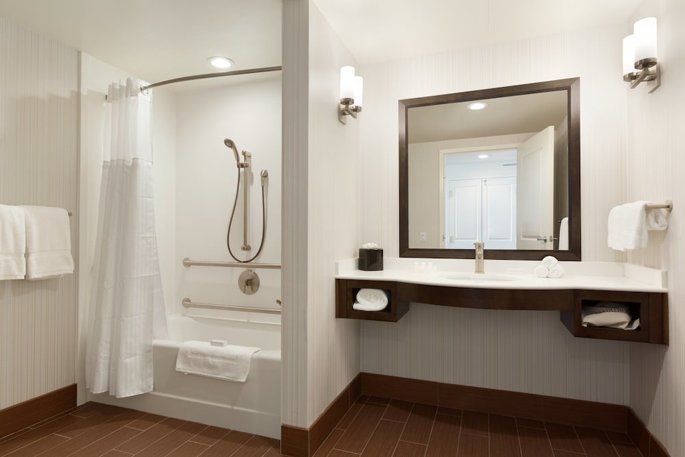 Hilton Garden Inn Boston Logan Airport — Hotel rooms in Boston, Massachusetts