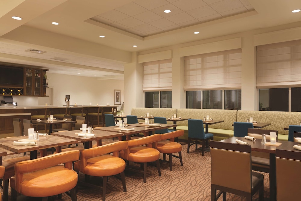 Hilton Garden Inn Boston Logan Airport — Restaurant & bars in Boston, Massachusetts