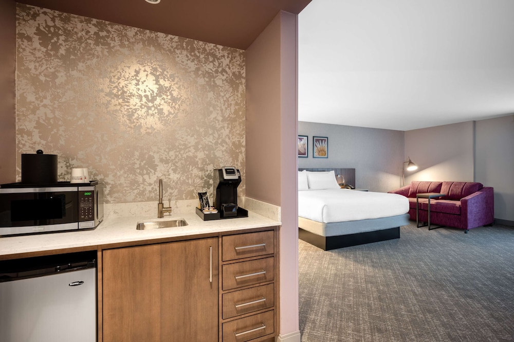 Hilton Garden Inn Boston Logan Airport — Hotel rooms in Boston, Massachusetts