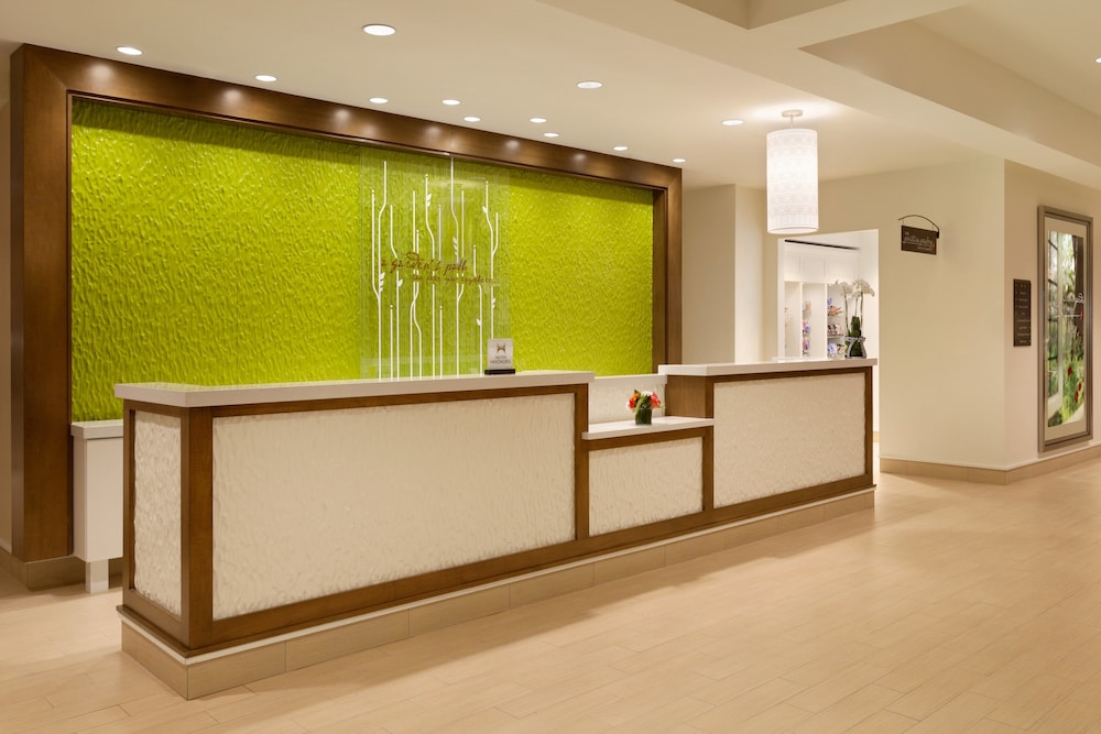 Hilton Garden Inn Boston Logan Airport — Hotel building in Boston, Massachusetts