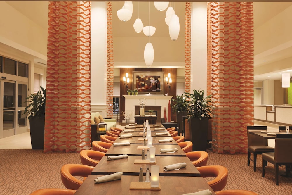Hilton Garden Inn Boston Logan Airport — Restaurant & bars in Boston, Massachusetts