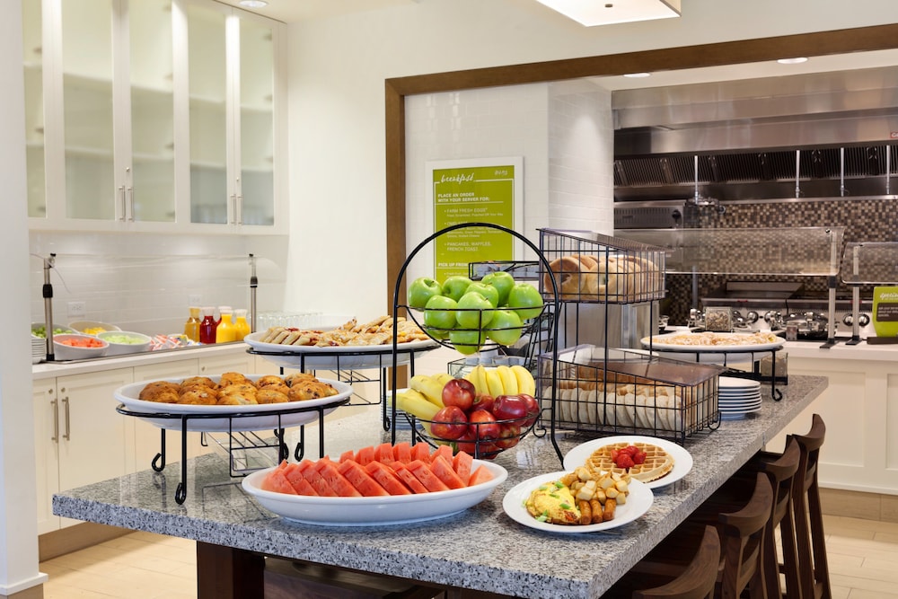 Hilton Garden Inn Boston Logan Airport — Restaurant & bars in Boston, Massachusetts