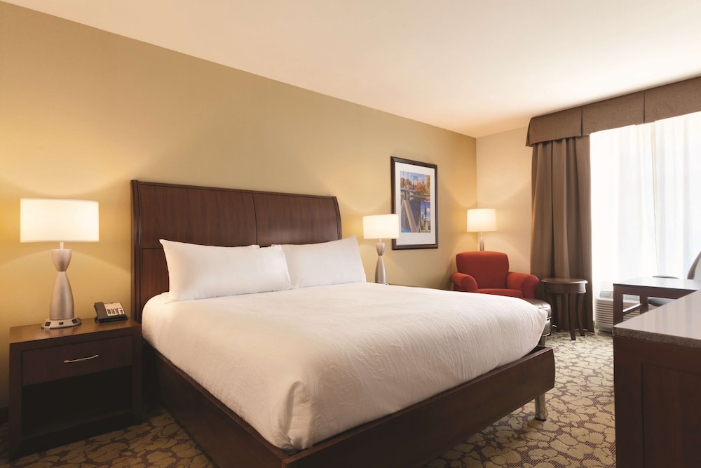 Hilton Garden Inn Boston Logan Airport — Hotel rooms in Boston, Massachusetts