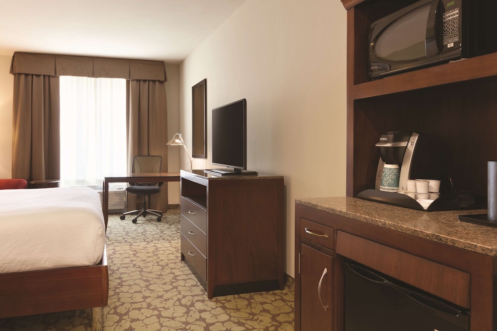 Hilton Garden Inn Boston Logan Airport — Hotel rooms in Boston, Massachusetts