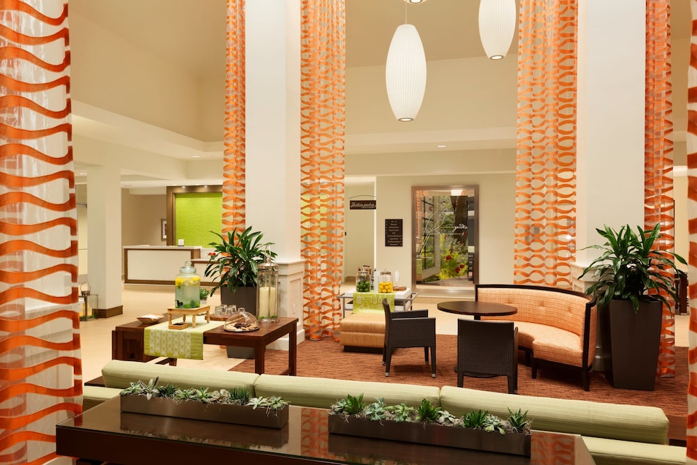 Hilton Garden Inn Boston Logan Airport — Hotel building in Boston, Massachusetts