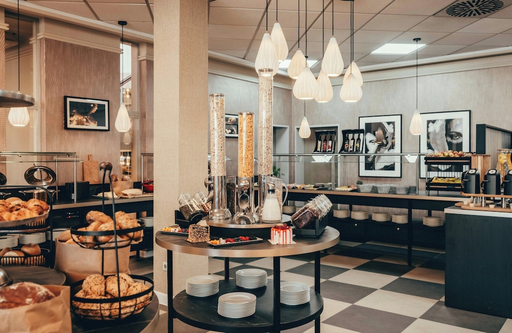 Leonardo Hotel Köln — Restaurant & bars in Cologne, North Rhine-Westphalia