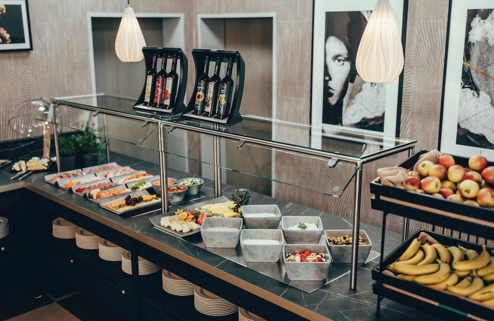 Leonardo Hotel Köln — Restaurant & bars in Cologne, North Rhine-Westphalia