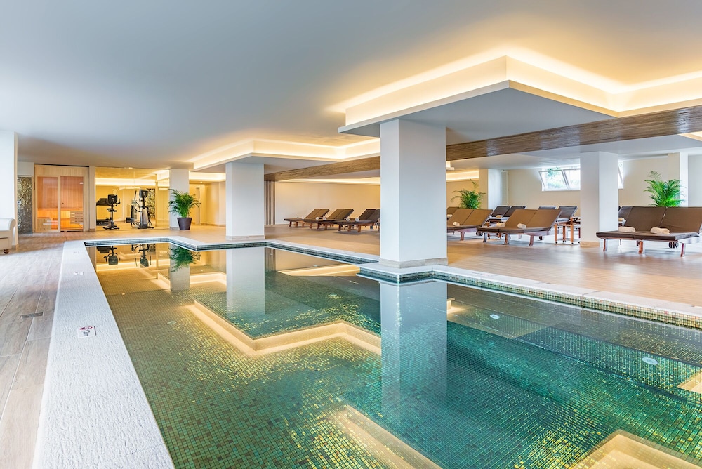 Pestana Royal All Inclusive Ocean & Spa Resort — Swimming pool in Funchal, Madeira