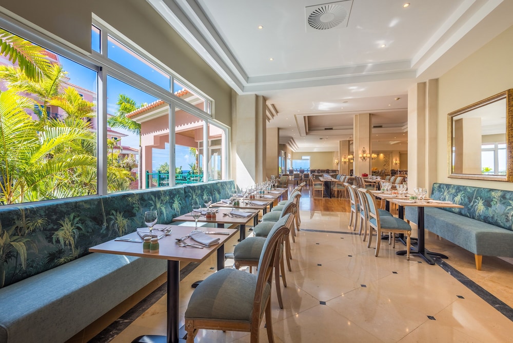 Pestana Royal All Inclusive Ocean & Spa Resort — Restaurant & bars in Funchal, Madeira