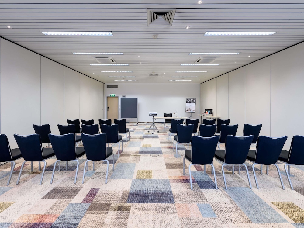Mercure Hotel Köln West — Hotel building in Cologne, North Rhine-Westphalia