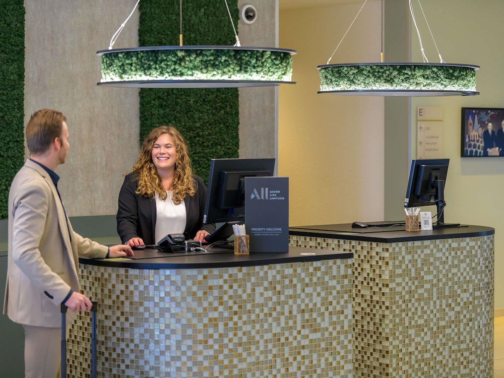 Mercure Hotel Köln West — Hotel building in Cologne, North Rhine-Westphalia