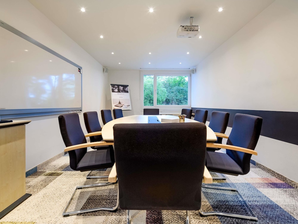 Mercure Hotel Köln West — Hotel building in Cologne, North Rhine-Westphalia