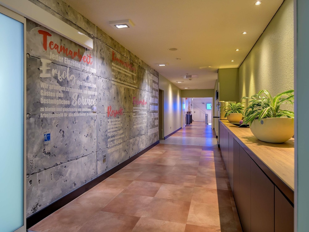 Mercure Hotel Köln West — Hotel building in Cologne, North Rhine-Westphalia