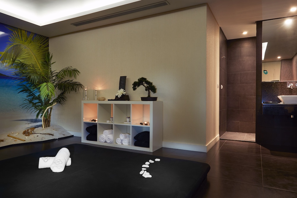 Melia Madeira Mare — Hotel rooms in Funchal, Madeira