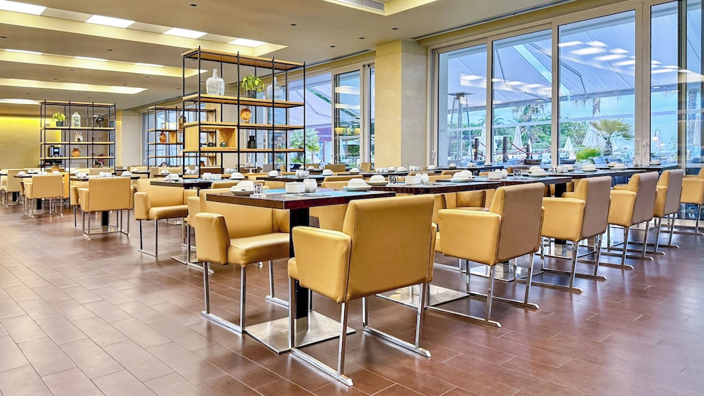 Melia Madeira Mare — Restaurant & bars in Funchal, Madeira