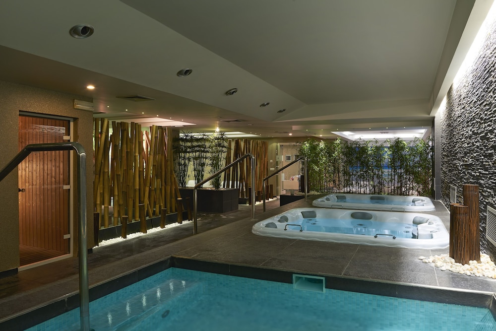 Melia Madeira Mare — Swimming pool in Funchal, Madeira