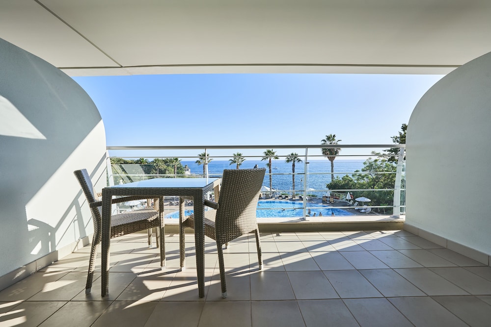 Melia Madeira Mare — Hotel rooms in Funchal, Madeira