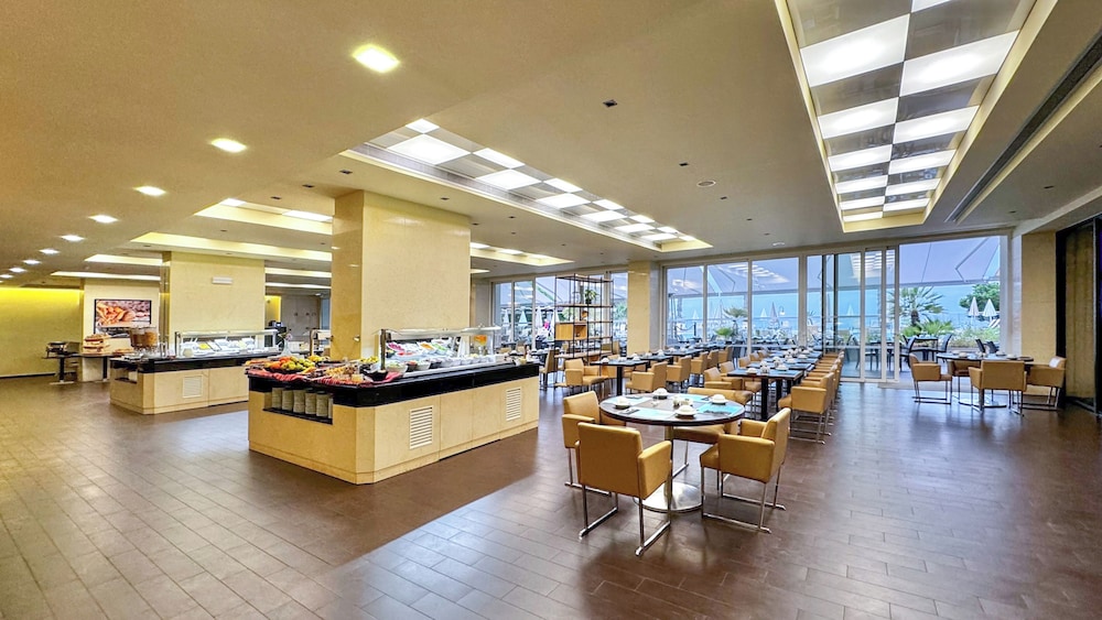 Melia Madeira Mare — Restaurant & bars in Funchal, Madeira