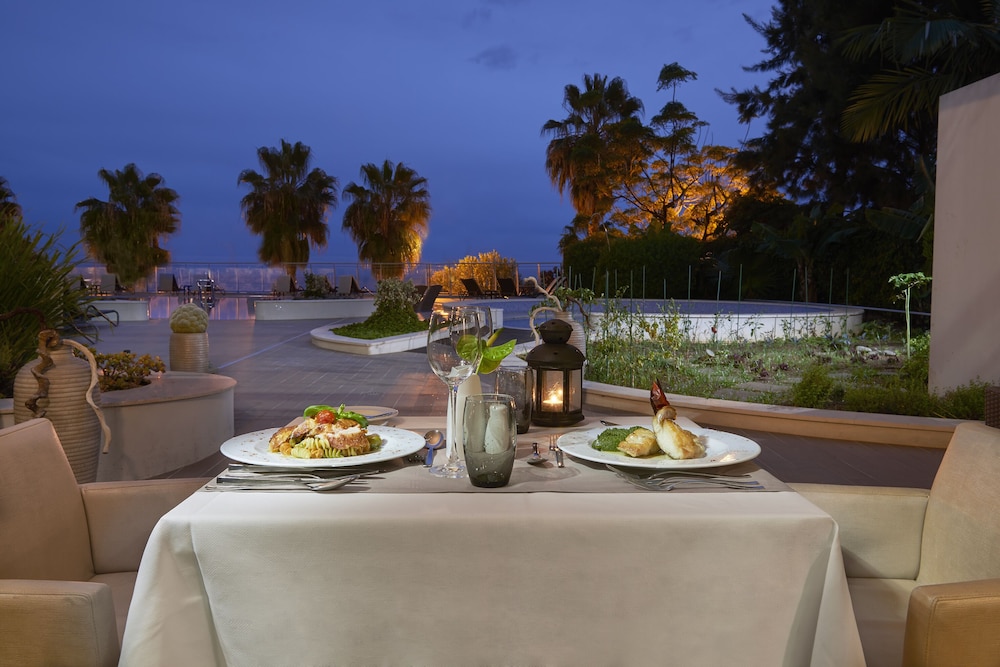 Melia Madeira Mare — Restaurant & bars in Funchal, Madeira