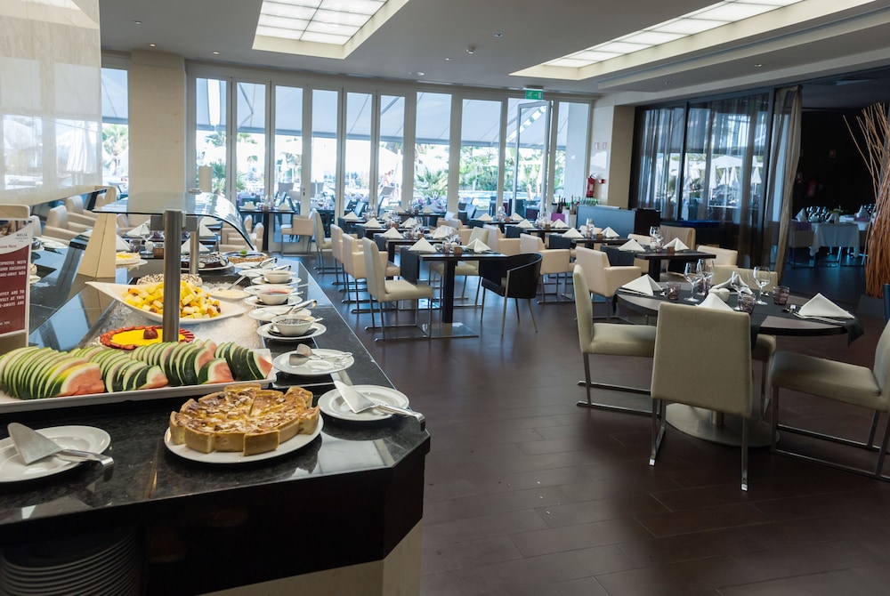Melia Madeira Mare — Restaurant & bars in Funchal, Madeira