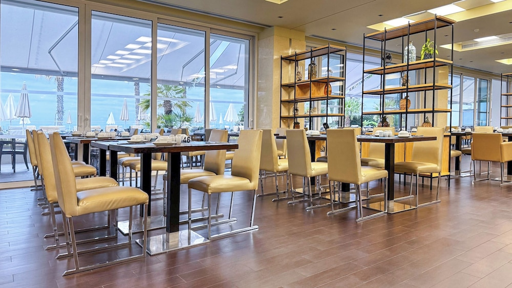 Melia Madeira Mare — Restaurant & bars in Funchal, Madeira