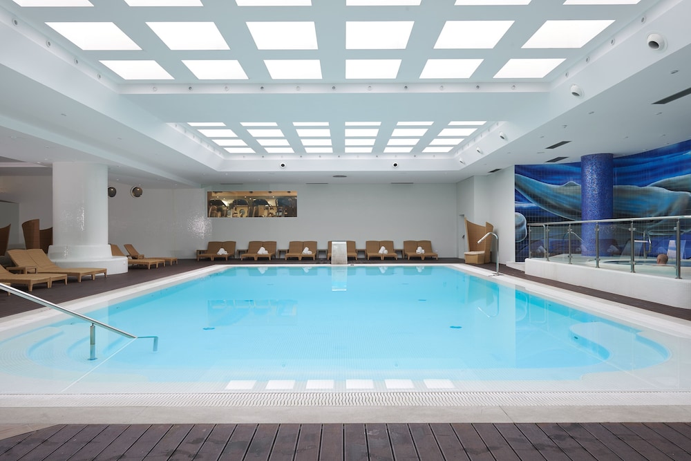Melia Madeira Mare — Swimming pool in Funchal, Madeira