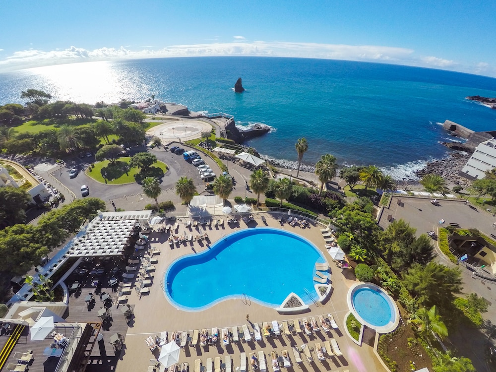 Melia Madeira Mare — Swimming pool in Funchal, Madeira