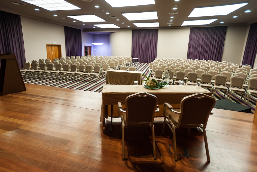 Melia Madeira Mare — Hotel building in Funchal, Madeira