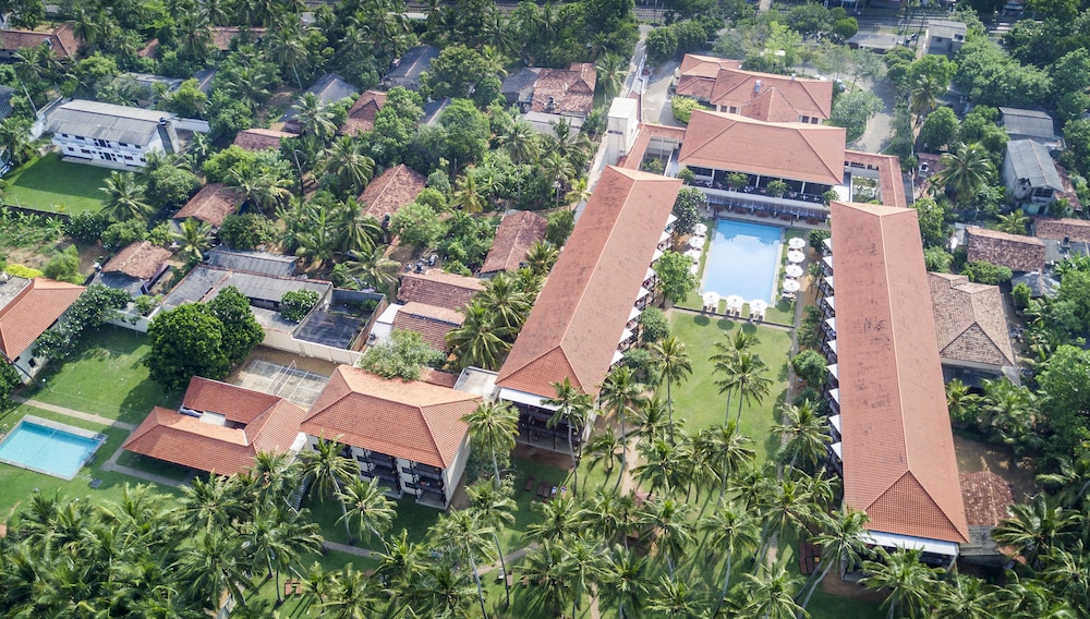 Mermaid Hotel & Club — Swimming pool in Wadduwa