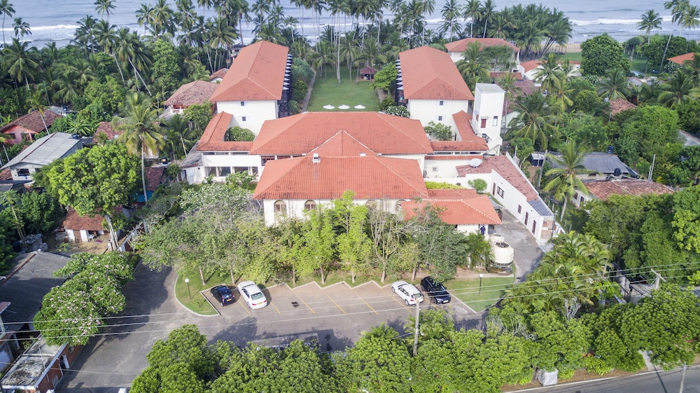 Mermaid Hotel & Club — Hotel building in Wadduwa
