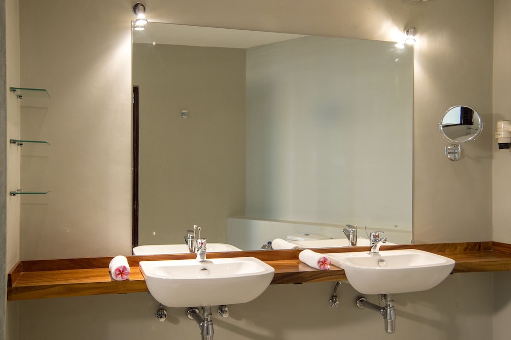 Mermaid Hotel & Club — Hotel rooms in Wadduwa