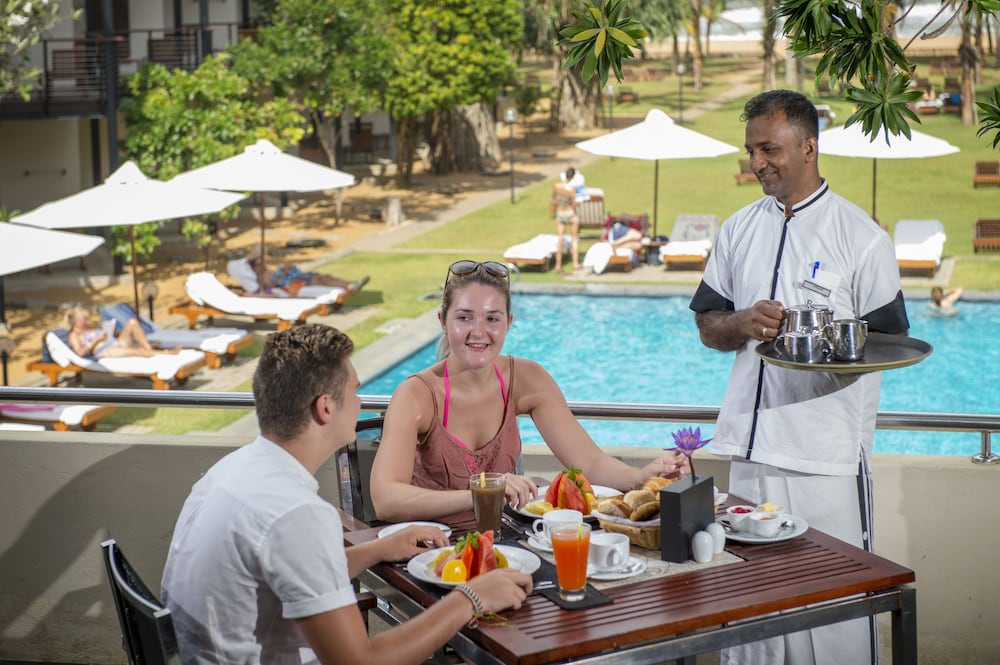 Mermaid Hotel & Club — Restaurant & bars in Wadduwa