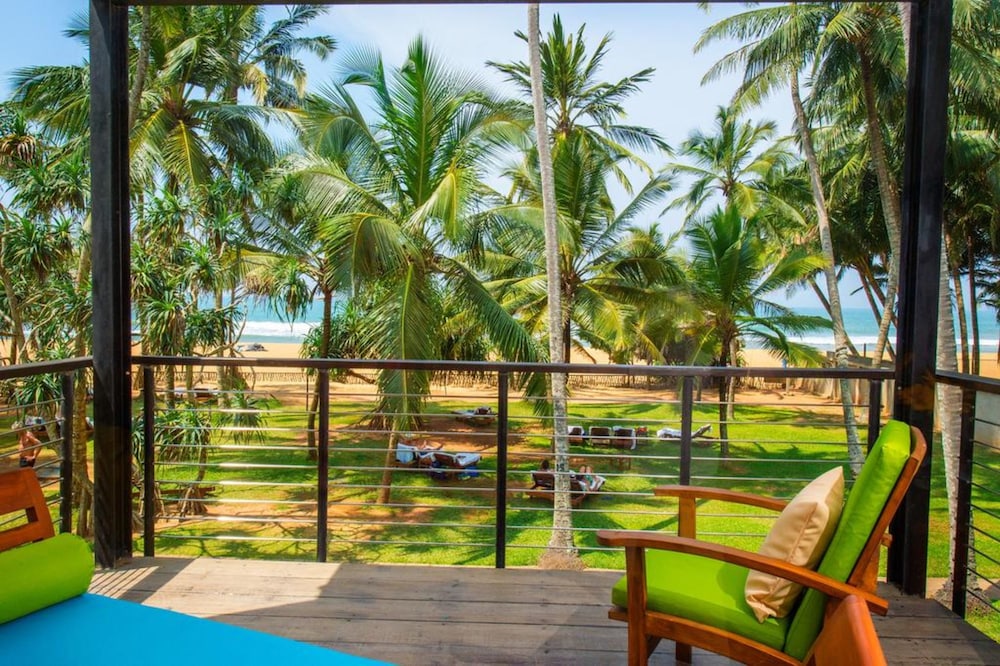 Mermaid Hotel & Club — Beach in Wadduwa