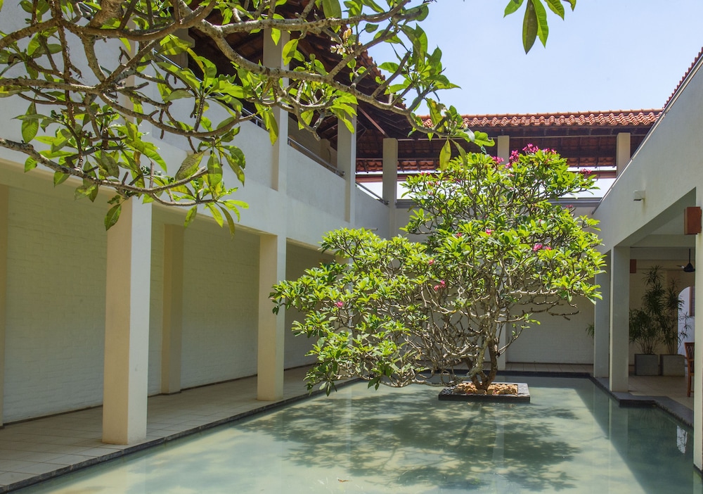 Mermaid Hotel & Club — Hotel building in Wadduwa